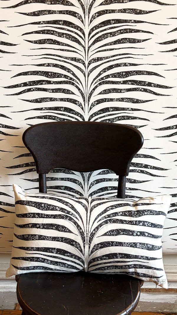 Garden Zebra Matte Wallpaper – White Black
