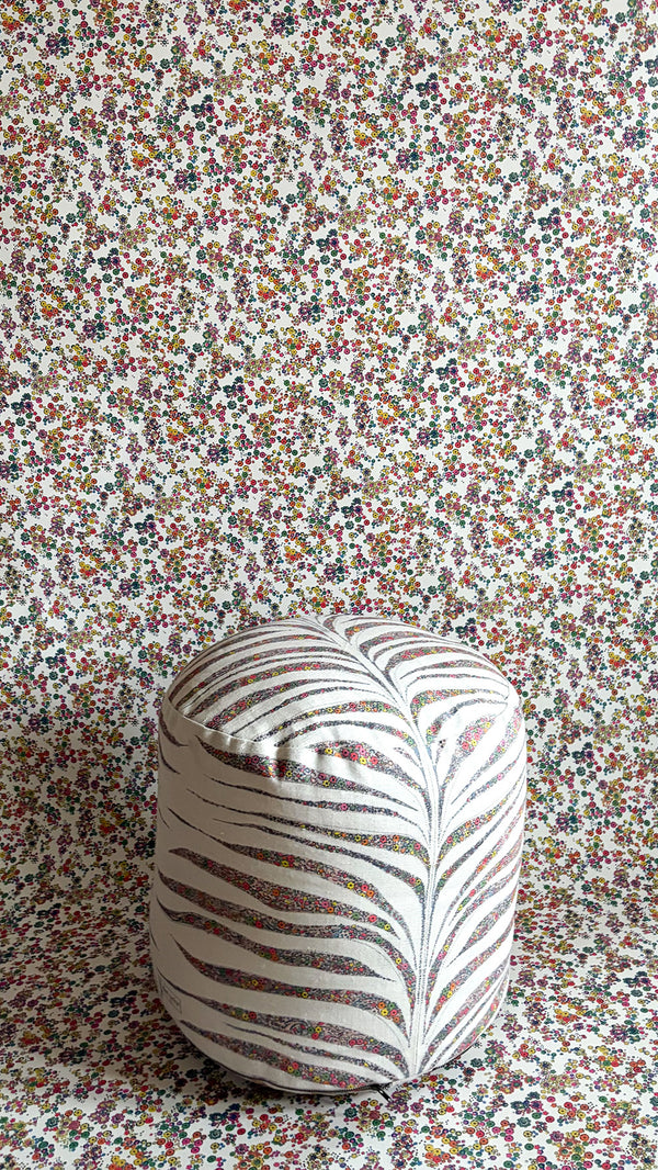 Field Flower Matte Wallpaper – Tutti Frutti
