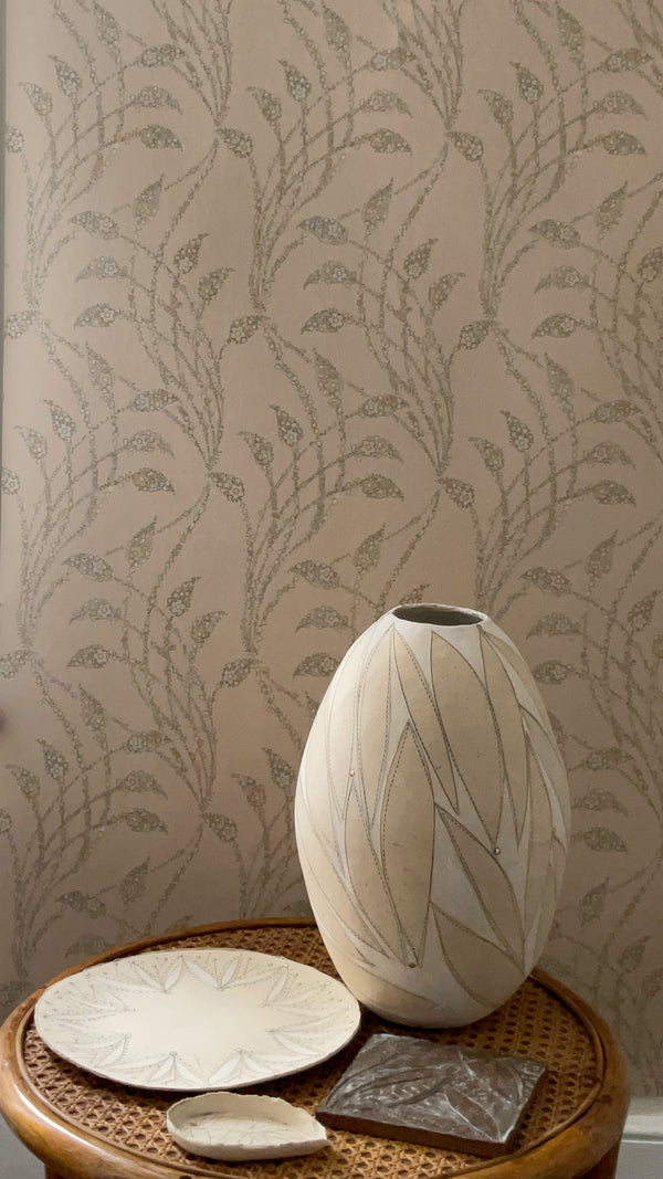 Flora Flow Matte Wallpaper – Fawn