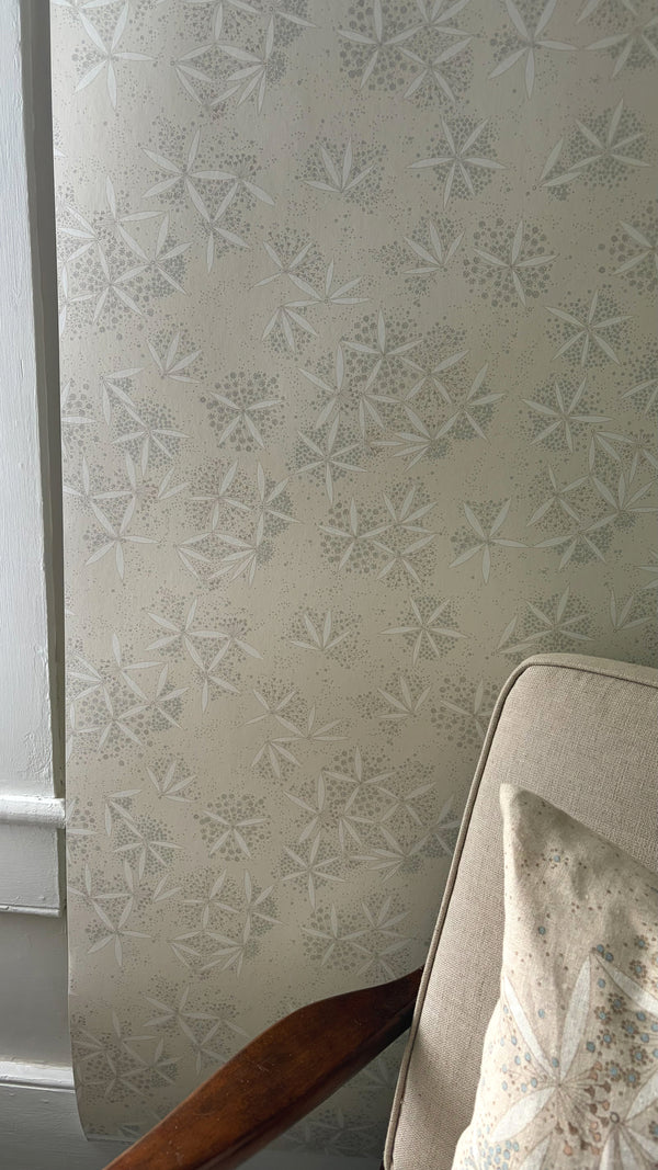 Pollen Abundance Matte Wallpaper – Neutral