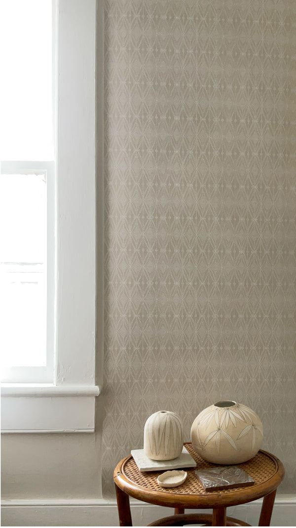 Seed Diamond Matte Wallpaper – Pale Neutral