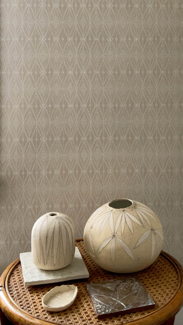Seed Diamond Matte Wallpaper – Pale Neutral