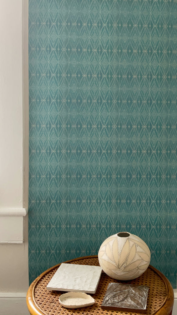 Seed Diamond Matte Wallpaper – Peacock